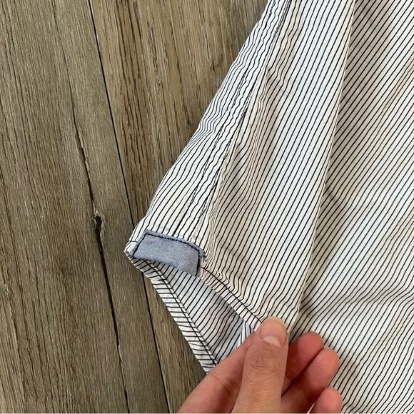 Men's Striped Casual Button Down Shirt - Picture 2 of 7